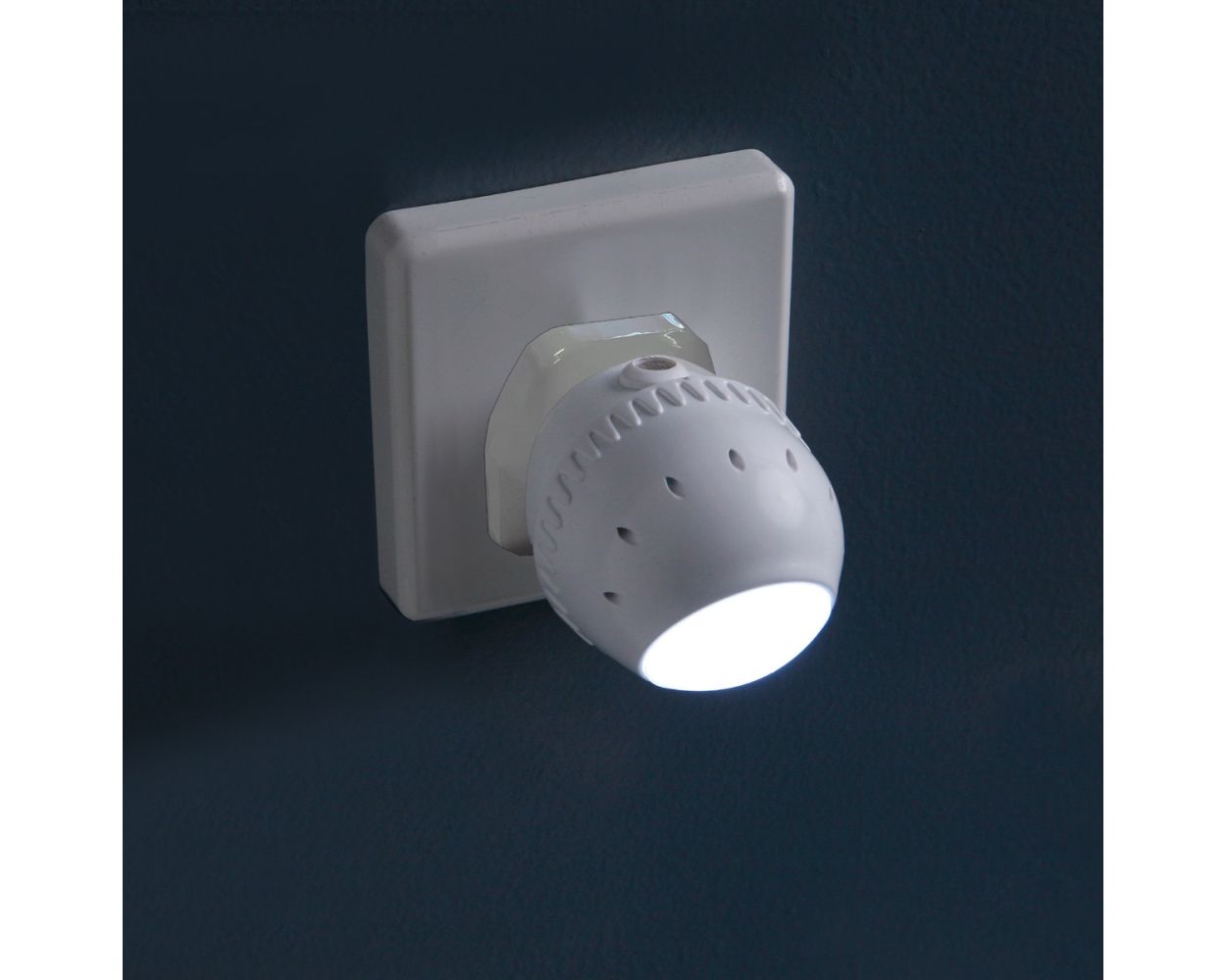 Dreambaby® Auto-Sensor Swivel Night Light